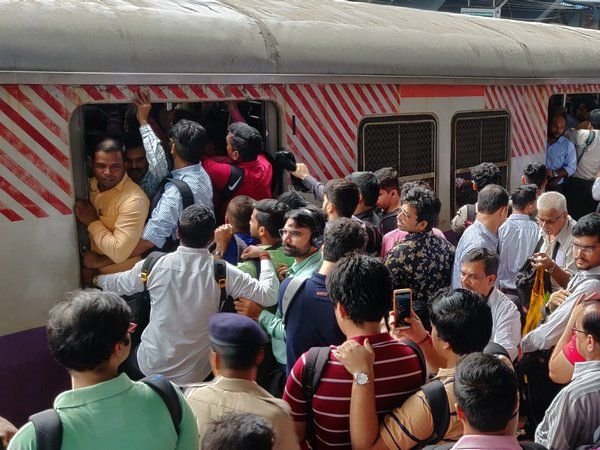 Is there a rain alert in Mumbai today?